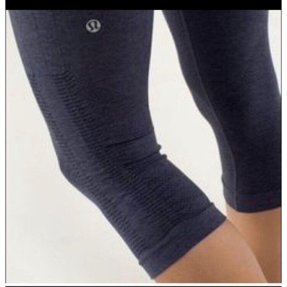 Lululemon Black cropped leggings Size 4 - Picture 2 of 5